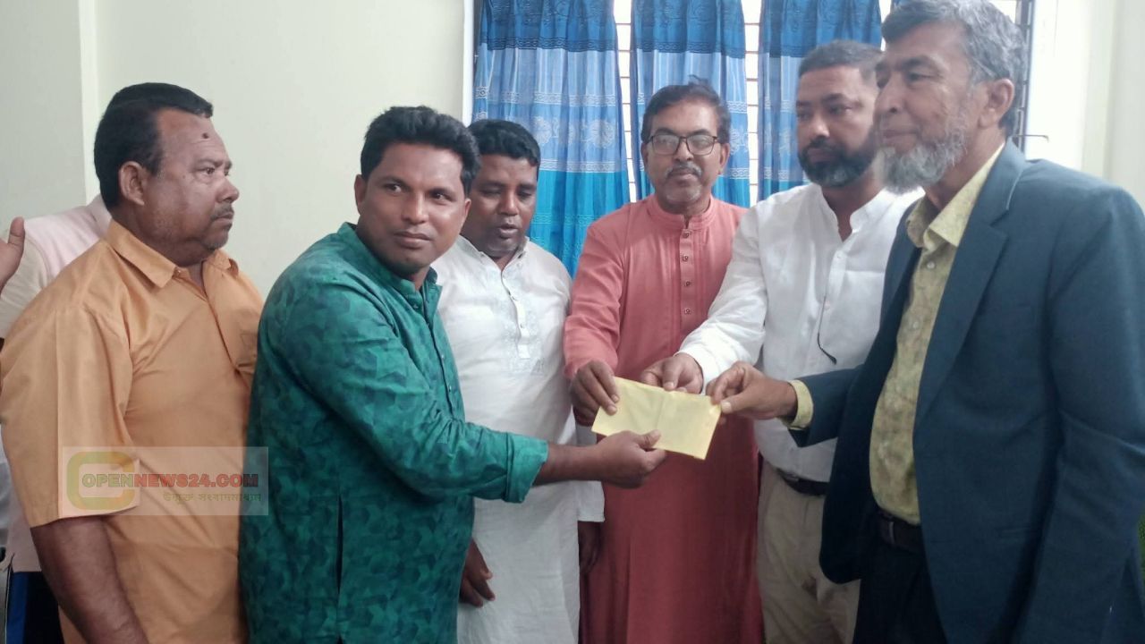 রাণীশংকৈলে ১৫৪ জন গত সরকারের আমলে গাইবি মামলার আসামিদের প্রধানমন্ত্রীর ঈদ উপহার প্রদান